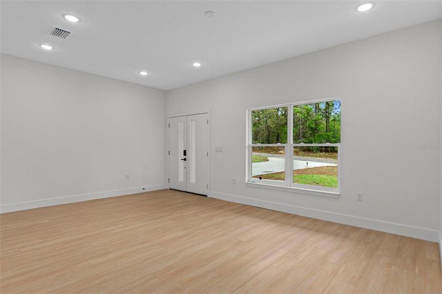 Spacious, unfurnished interior of a new home in , Citrus Springs (Image 15).