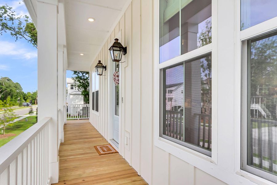 Exterior details and patio area of a home in Fiddler Cove, Mount Pleasant (Image 29).