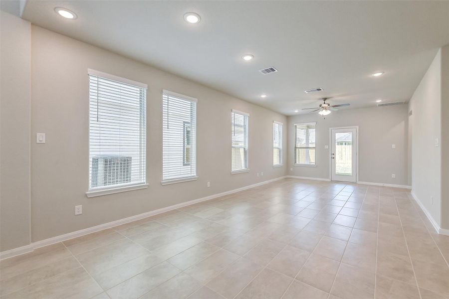 Spacious, unfurnished interior of a new home in Anderson Lakes, Houston (Image 31). Spacious, unfurnished interior of a new home in Anderson Lakes, Houston (Image 31).