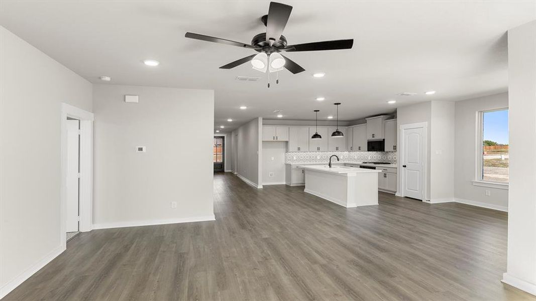 18. 1319 Ackerman - Family (3) 18. 1319 Ackerman - Family (3)