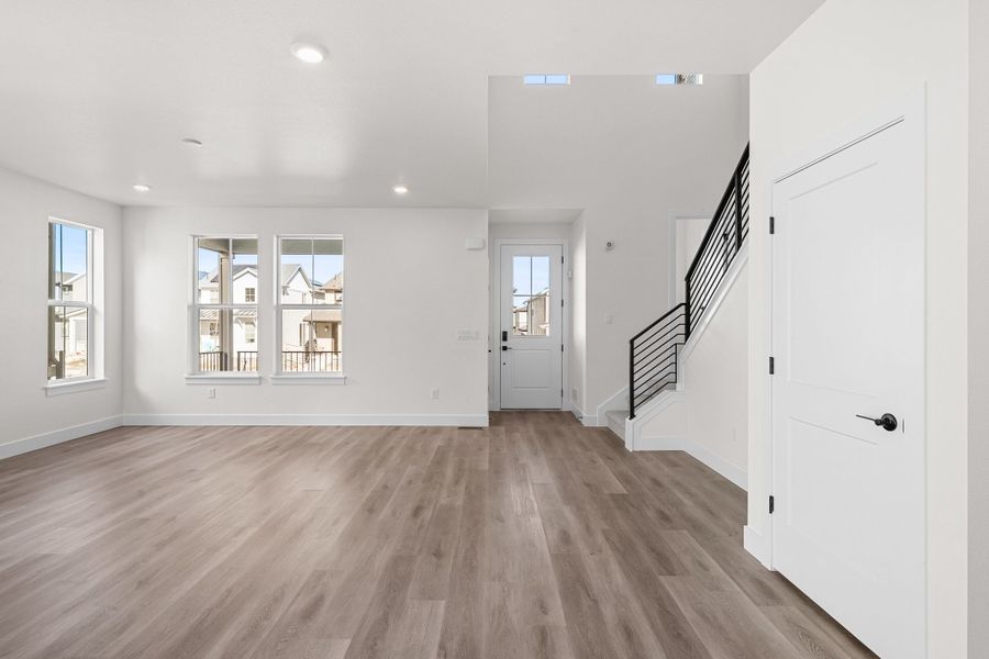 Spacious, unfurnished interior of a new home in Trumark Homes at Sterling Ranch, Littleton (Image 17).