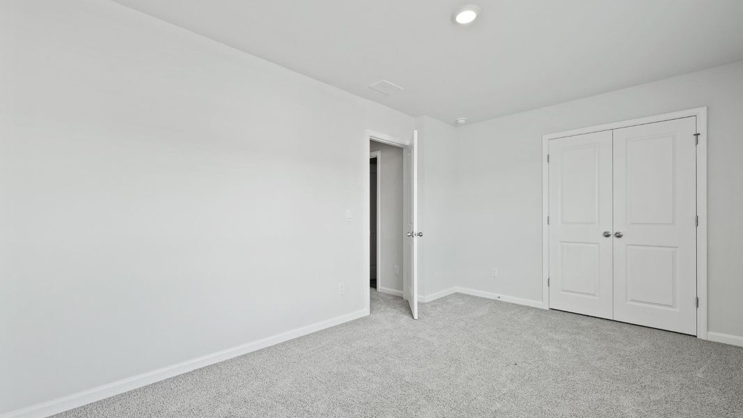 Spacious, unfurnished interior of a new home in , Summerville (Image 43).