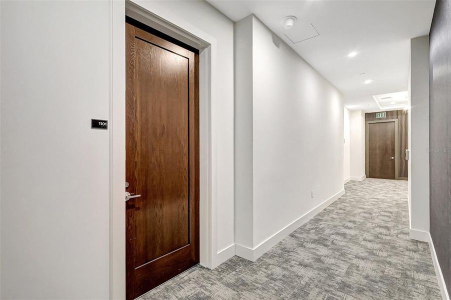 Spacious, unfurnished interior of a new home in , Sarasota (Image 13).