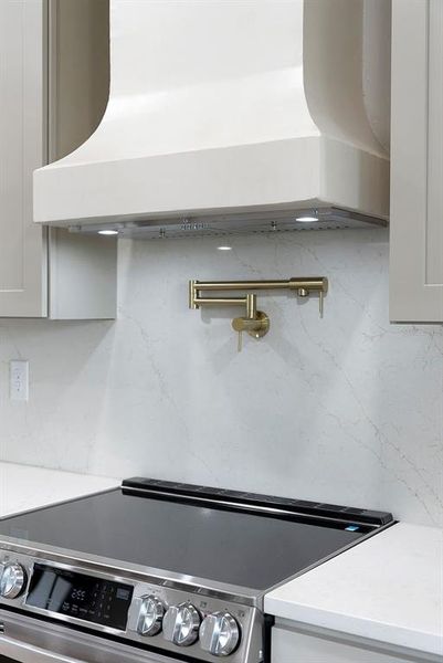 Furnished interior view inside a new home in , Venice (Image 32).