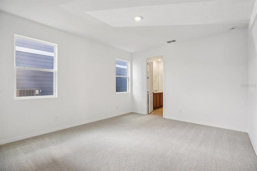 Spacious, unfurnished interior of a new home in , Winter Garden (Image 46).