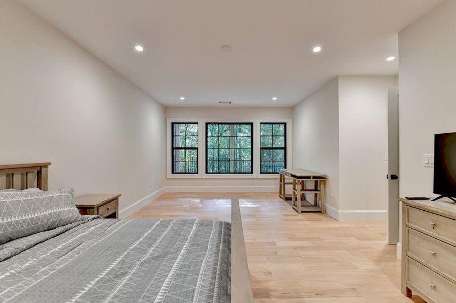 Furnished interior view inside a new home in , Gainesville (Image 8).