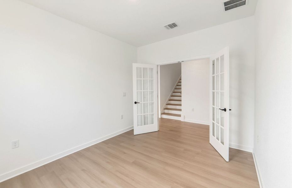 Spacious, unfurnished interior of a new home in Sun City Texas, Georgetown (Image 32).