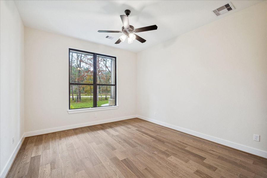 Spacious, unfurnished interior of a new home in , Huntsville (Image 31).
