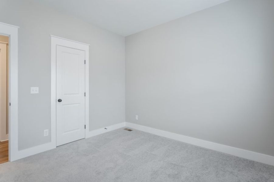Spacious, unfurnished interior of a new home in Creekside, Cleveland (Image 38).