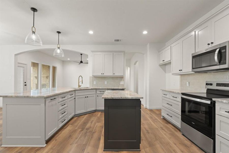 Furnished interior view inside a new home in , Cleburne (Image 10).