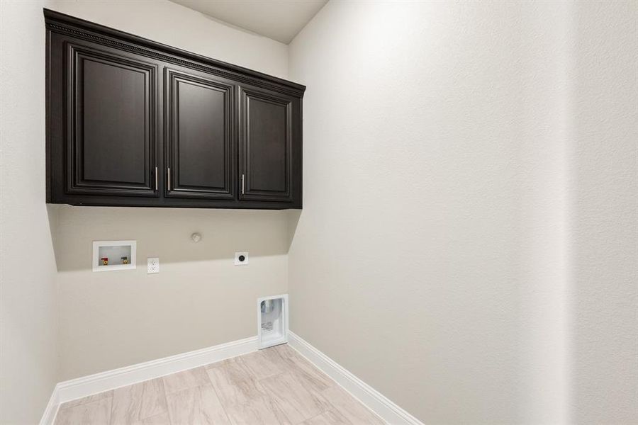 Furnished interior view inside a new home in Ridgepoint, Midlothian (Image 16).