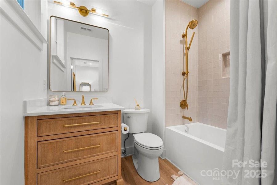 Bedroom #4 ensuite bath. Bedroom #4 ensuite bath.