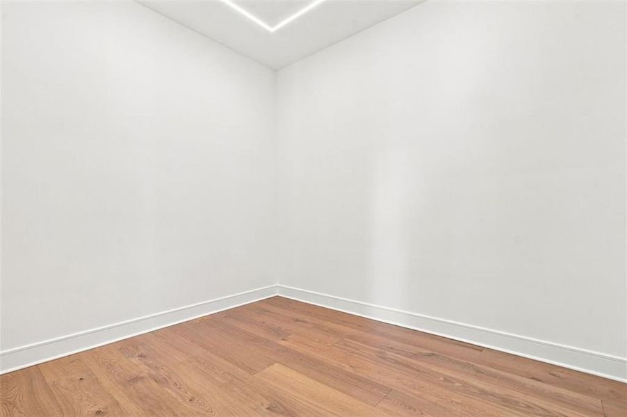 Spacious, unfurnished interior of a new home in , Atlanta (Image 25).