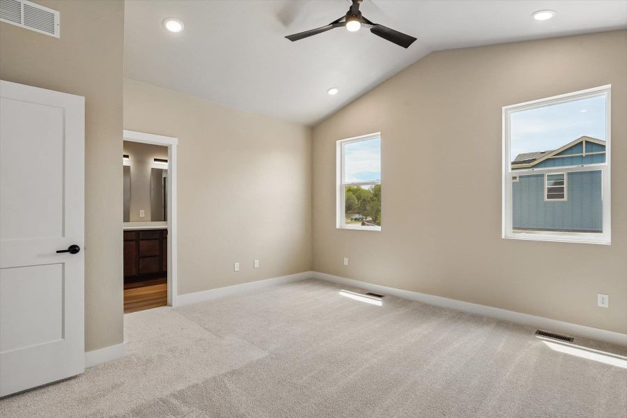 Spacious, unfurnished interior of a new home in Pony Park, Colorado Springs (Image 15).