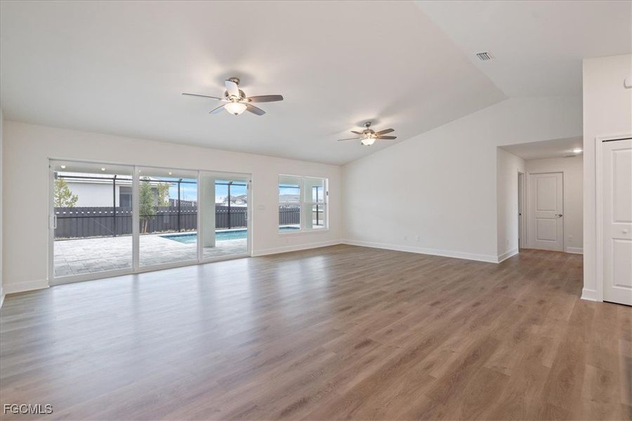 Spacious, unfurnished interior of a new home in Cape Coral, Cape Coral (Image 16).
