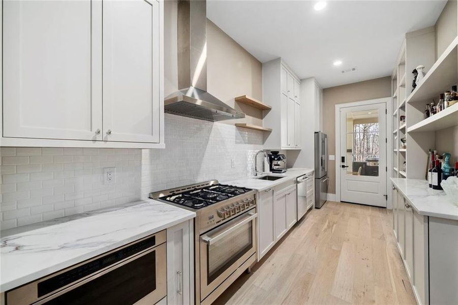 Furnished interior view inside a new home in , Alpharetta (Image 20).
