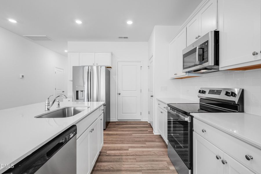 SUN_CaitlinCrossing_Pic_Cameron-13