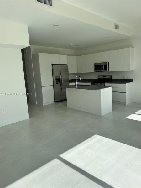 Spacious, unfurnished interior of a new home in , Homestead (Image 9).