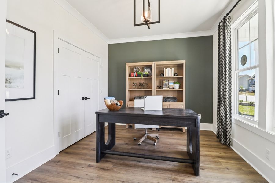 Representative furnished interior of a home built from the Bradley II by Great Southern Homes in Sedona, Greenville (Image 125).