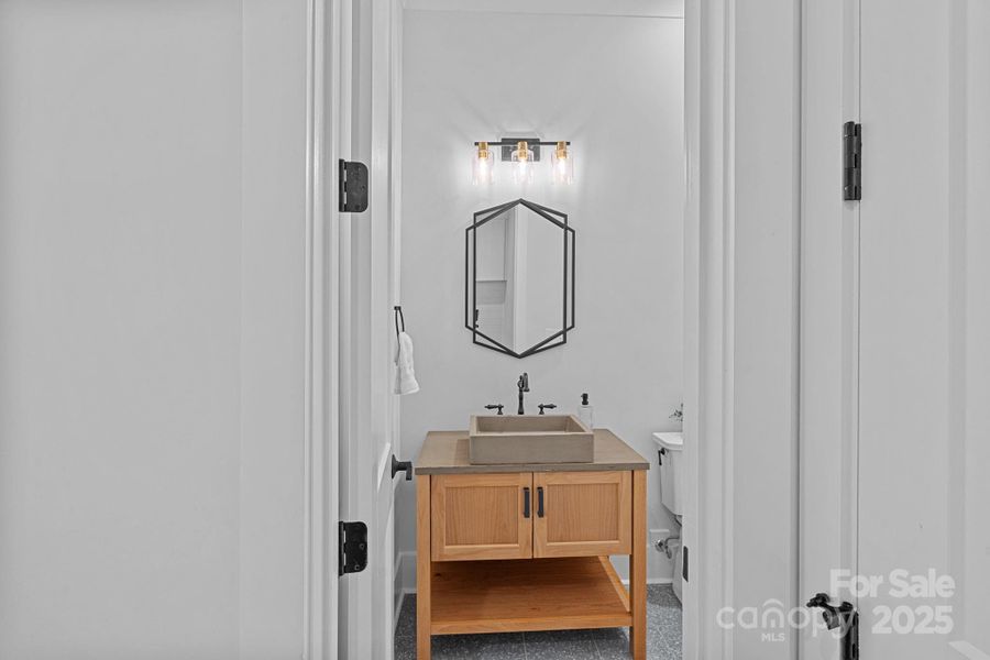 Half bathroom on main.