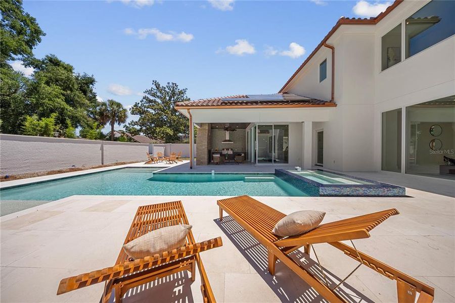 Exterior details and patio area of a home in , Orlando (Image 36).