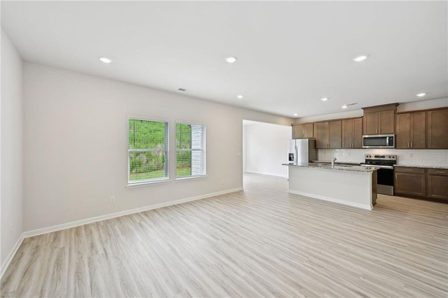 Spacious, unfurnished interior of a new home in Hawthorne Station, College Park (Image 36).