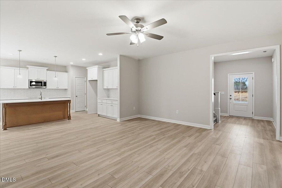 17-402 Creeks Edge Dr-17