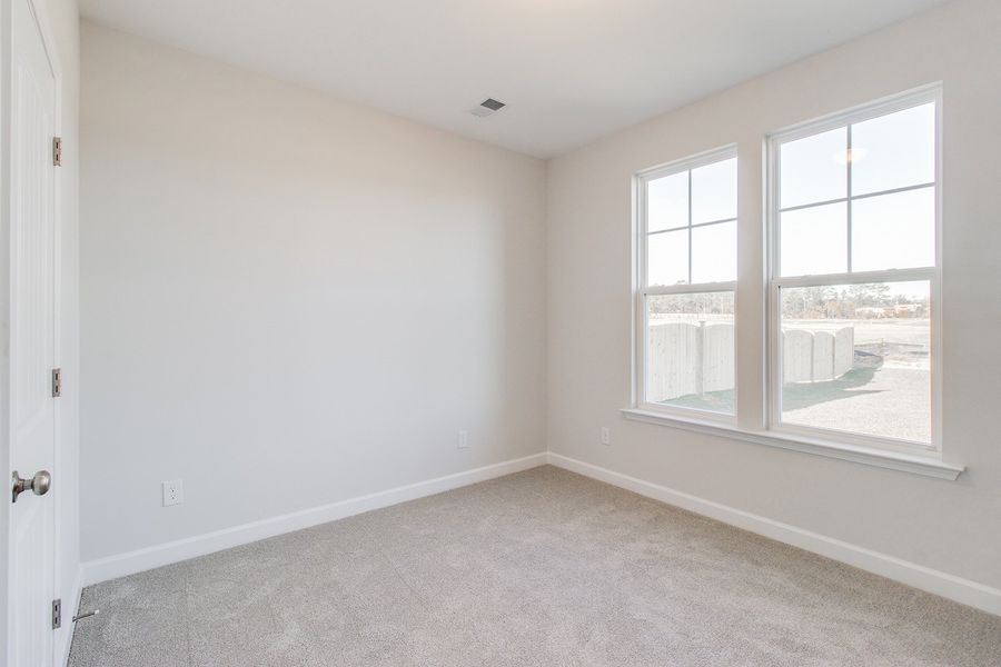 Spacious, unfurnished interior of a new home in Hendrix Farms, Lexington (Image 23).