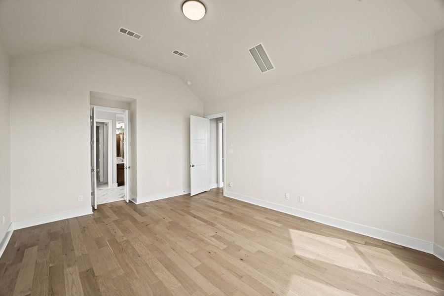 Spacious, unfurnished interior of a new home in Briarley, Montgomery (Image 31).