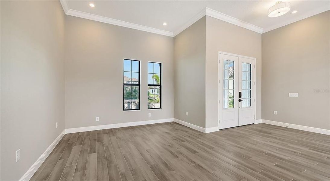 Spacious, unfurnished interior of a new home in , Englewood (Image 33).