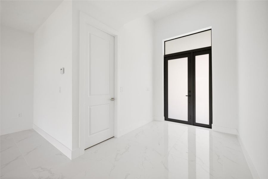 Spacious, unfurnished interior of a new home in , Lehigh Acres (Image 21).