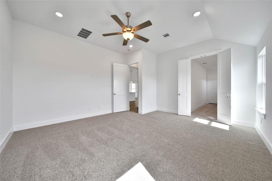 Spacious, unfurnished interior of a new home in , Rosharon (Image 15).