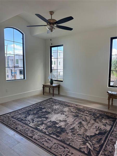 Spacious, unfurnished interior of a new home in , Tampa (Image 21).