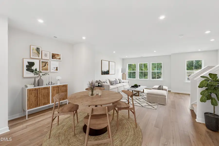 Mews at Holding Village 53_VS_Dining Roo Mews at Holding Village 53_VS_Dining Roo