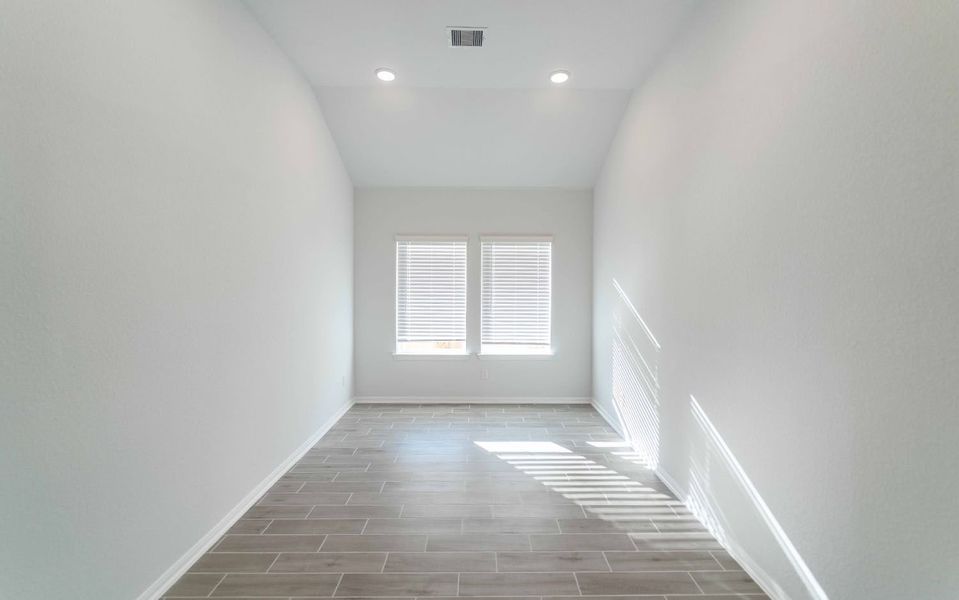 Spacious, unfurnished interior of a new home in Caney Mills, Conroe (Image 9). Spacious, unfurnished interior of a new home in Caney Mills, Conroe (Image 9).