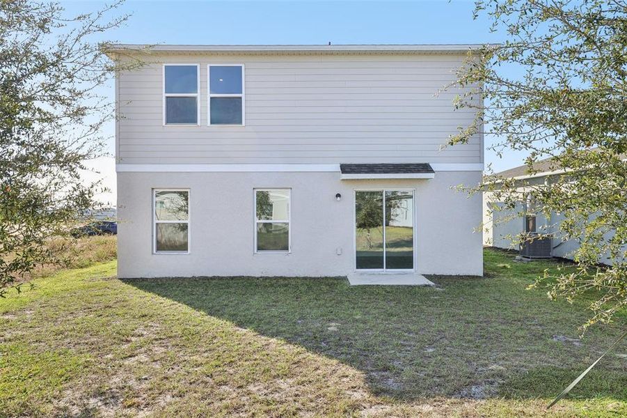 Exterior details and patio area of a home in The Reserve at Bradbury Creek, Haines City (Image 7).