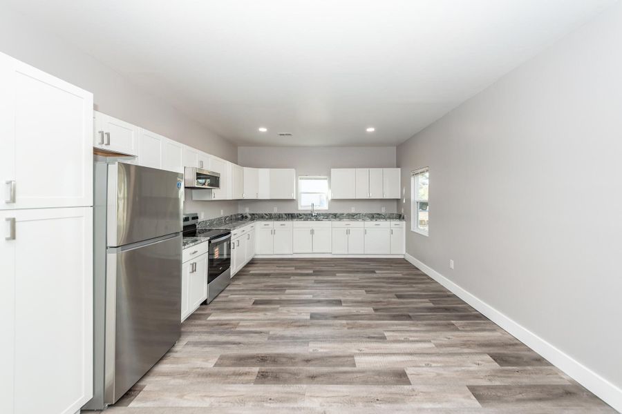 Furnished interior view inside a new home in , Goose Creek (Image 9).