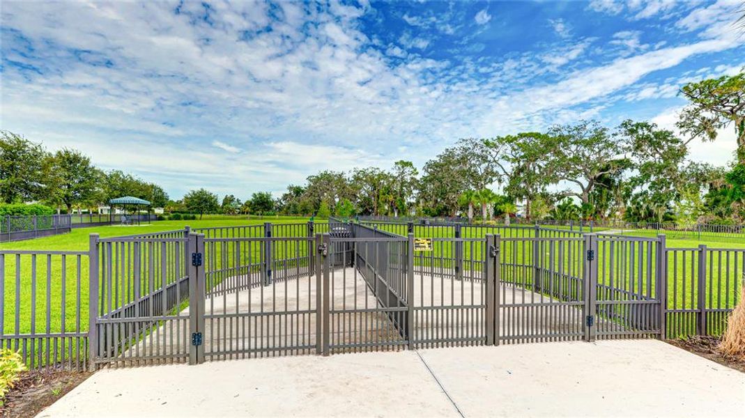 Community amenities in , Parrish (Image 39).