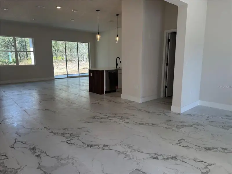 Spacious, unfurnished interior of a new home in , Dunnellon (Image 5).