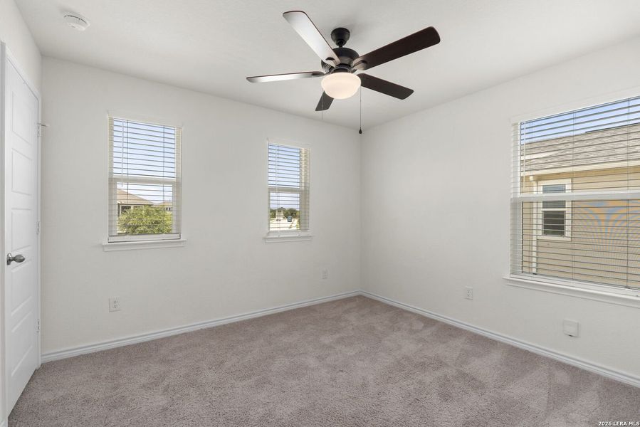Spacious, unfurnished interior of a new home in Parklands, Schertz (Image 23).