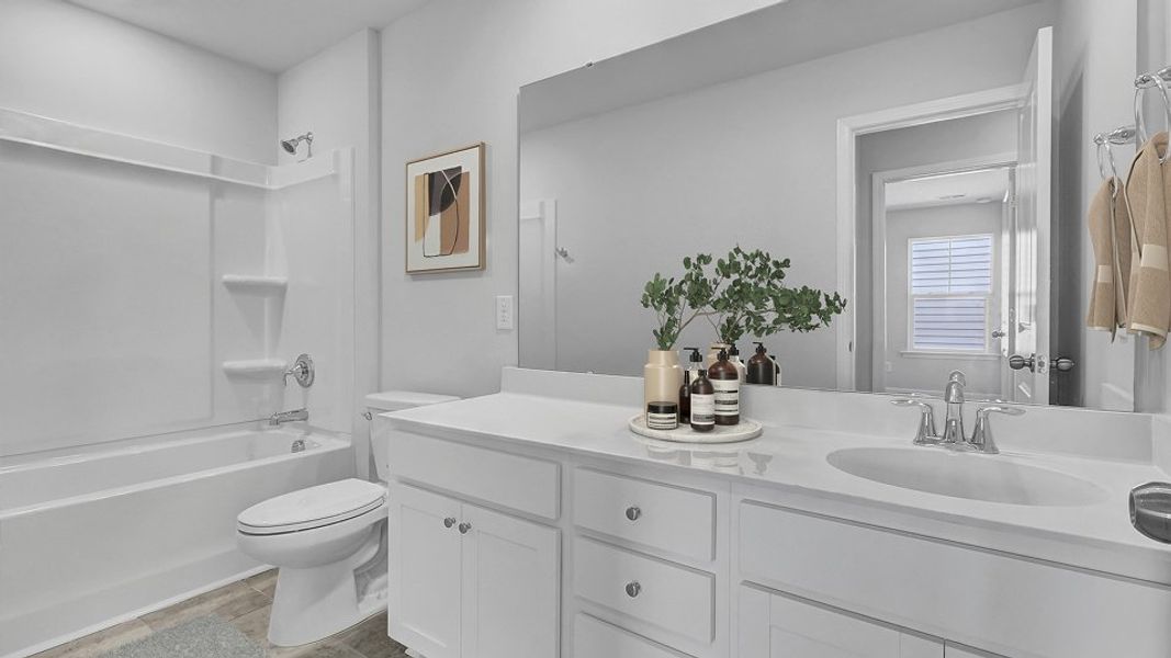 2673 Henninger Bath2 F2 061325