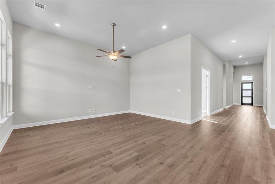 Spacious, unfurnished interior of a new home in Oaks Preserve, Mansfield (Image 23).