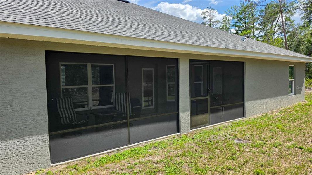 Exterior details and patio area of a home in , Homosassa (Image 3).