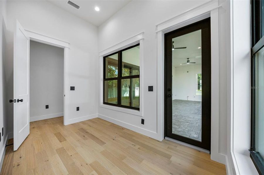 Spacious, unfurnished interior of a new home in , Tampa (Image 51).