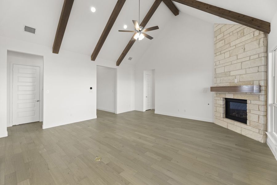 Spacious, unfurnished interior of a new home in Nelson Lake Estates, Rockwall (Image 23). Spacious, unfurnished interior of a new home in Nelson Lake Estates, Rockwall (Image 23).