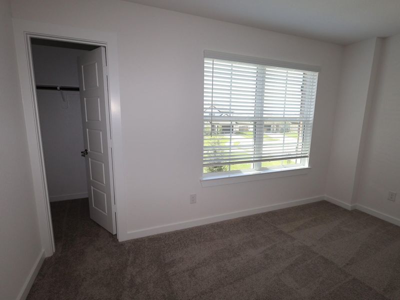Spacious, unfurnished interior of a new home in Miller's Pond, Rosenberg (Image 18).