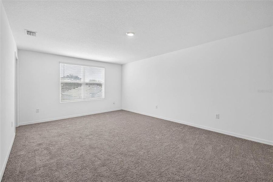 Spacious, unfurnished interior of a new home in , Tampa (Image 47).