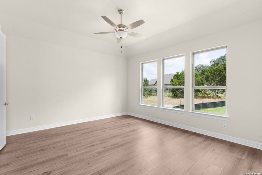 Spacious, unfurnished interior of a new home in Willis Ranch, San Antonio (Image 14).