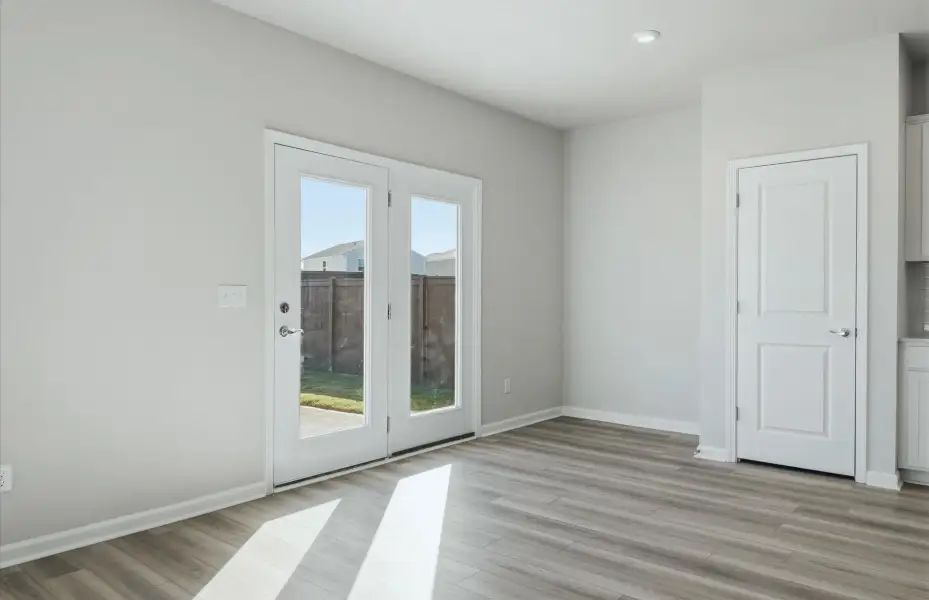 Spacious, unfurnished interior of a new home in Crestview, Spartanburg (Image 11).