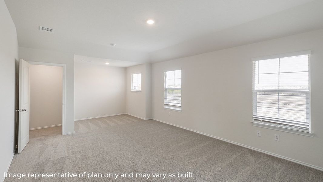 Spacious, unfurnished interior of a new home in Hunters Ranch, San Antonio (Image 14).